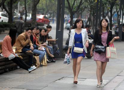 警方通报女孩遭母亲男友砍十多处